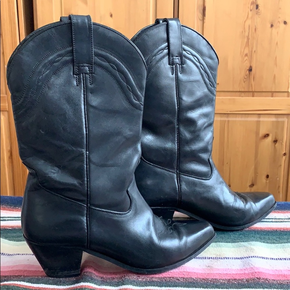 Black leather cowgirl boots size 7.5